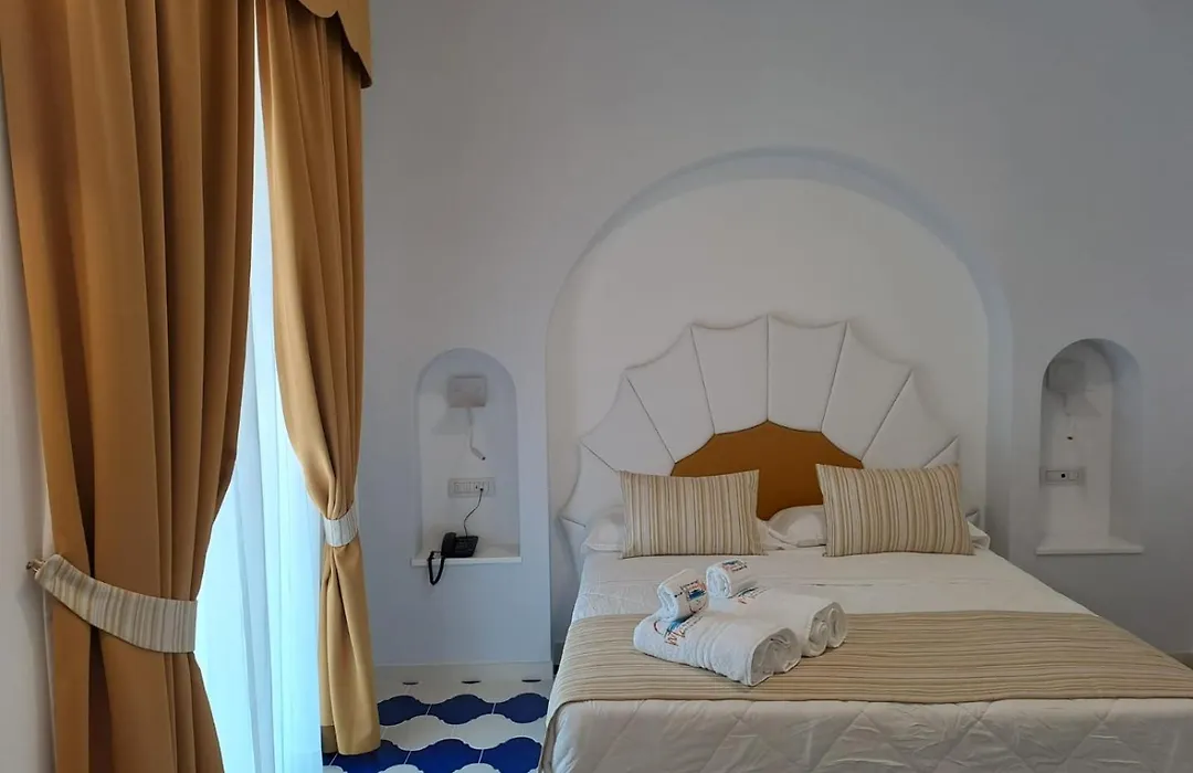 Dependace Minori Mare ****-1